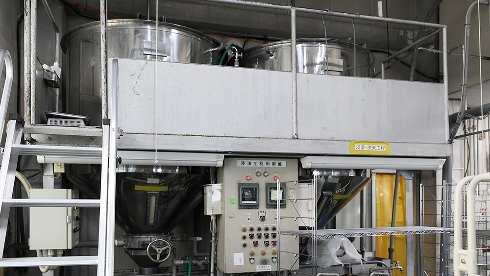 大型の炊飯機械