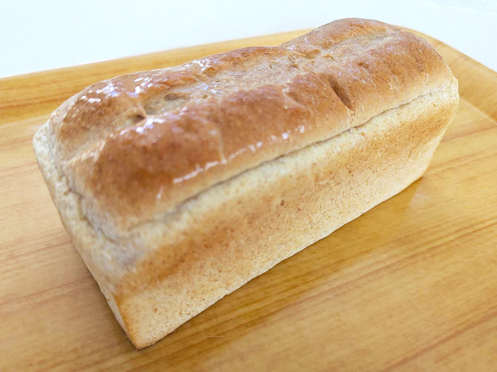 トレーに乗った麹ブレッド